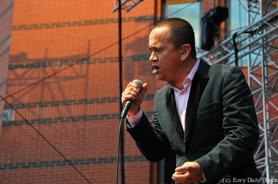 Evry Daily Photo - Fete de la Musique Evry 2010 - Yuri Buenaventura - large - 4734849501.jpg